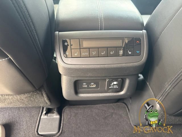 Used 2023 Nissan Pathfinder Platinum FWD image 29