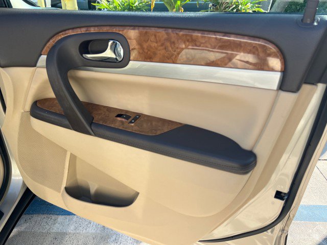Used 2011 Buick Enclave CXL image 25
