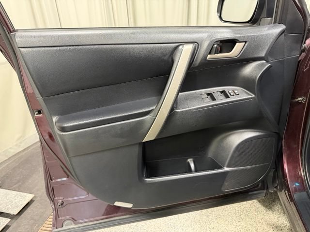 Used 2011 Toyota Highlander SE w/ Tow Pkg AWD/4WD image 21