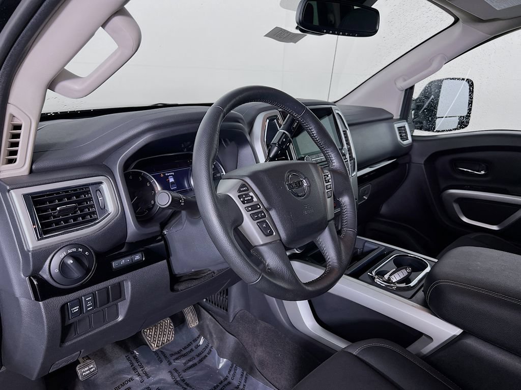 Used 2021 Nissan Titan SV w/ SV Convenience Package AWD/4WD image 8