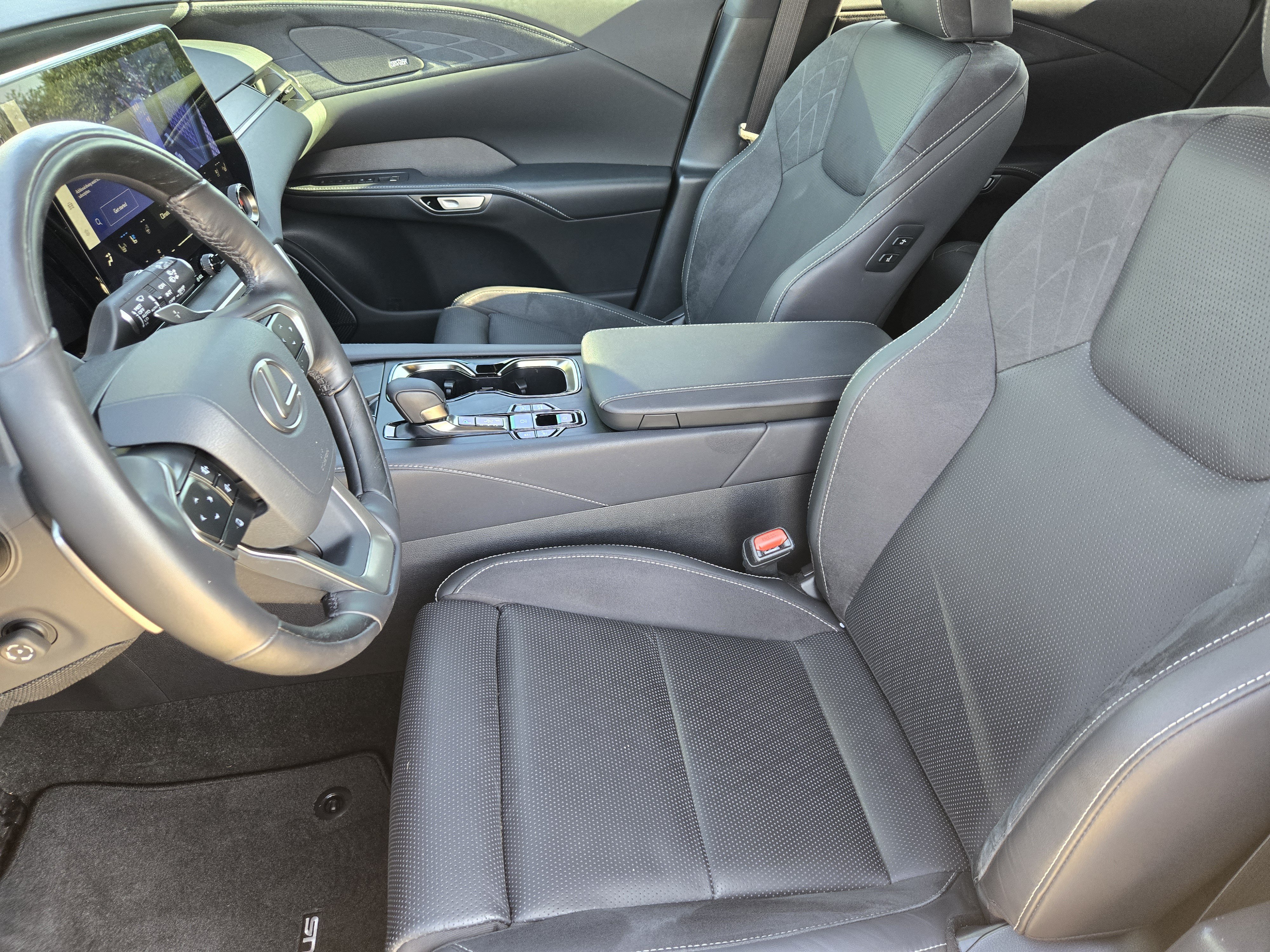 Certified 2025 Lexus RX 450h AWD w/ Convenience Package image 9