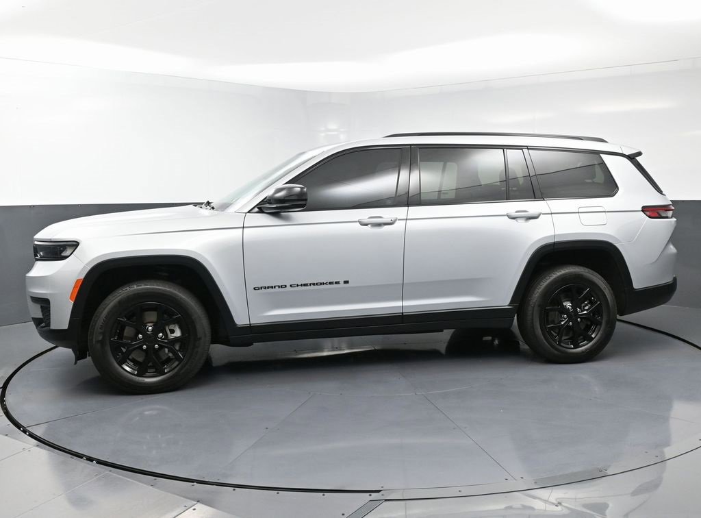 Used 2024 Jeep Grand Cherokee L Laredo image 6