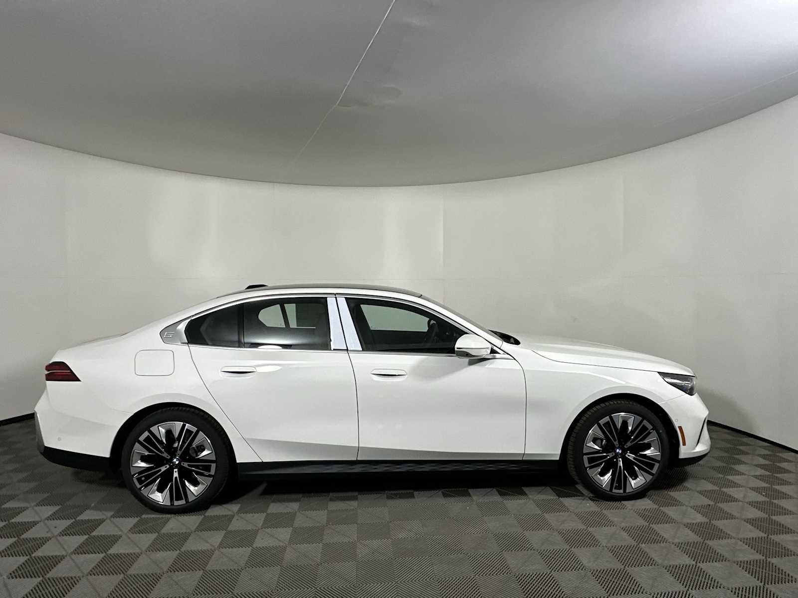 New 2026 BMW 530i xDrive w/ Premium Package image 8