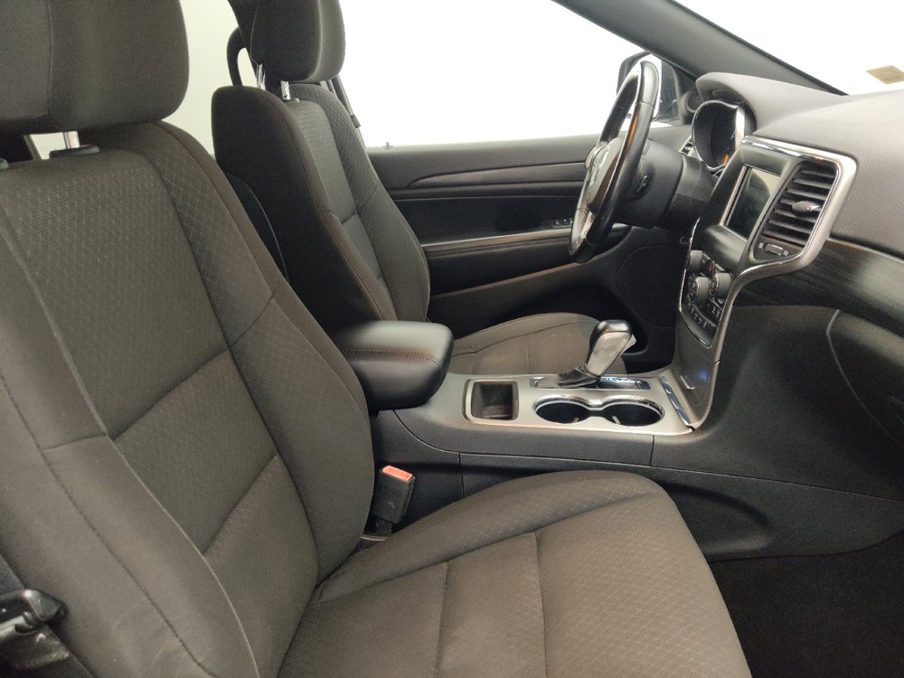 Used 2020 Jeep Grand Cherokee Laredo AWD/4WD image 21