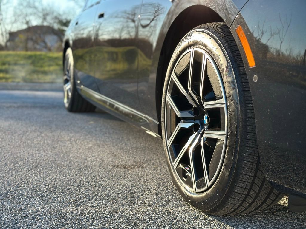 Certified 2023 BMW 760i xDrive image 11