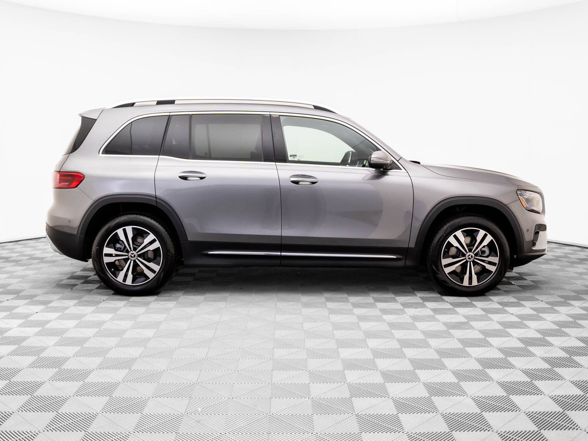 New 2026 Mercedes-Benz GLB 250 4MATIC image 6