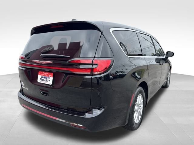 New 2026 Chrysler Pacifica Select image 5