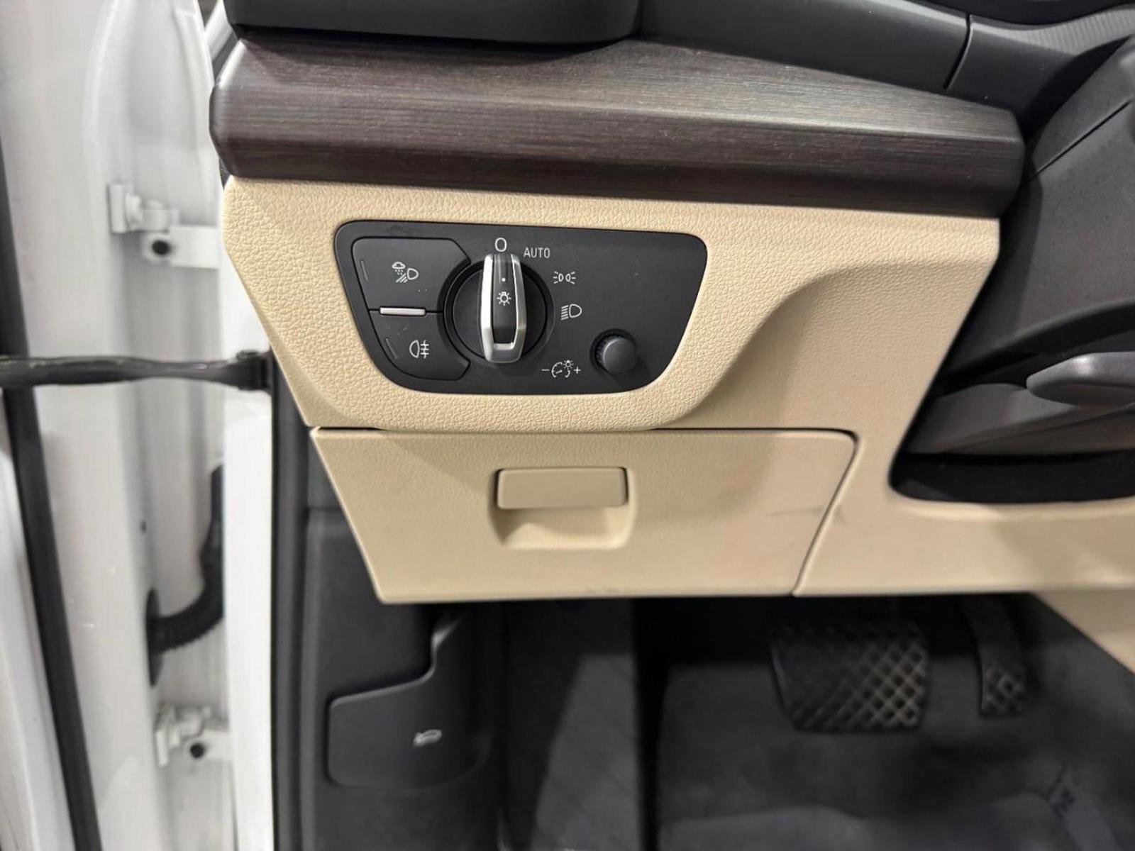 Used 2023 Audi Q5 2.0T Premium w/ Convenience Package image 29