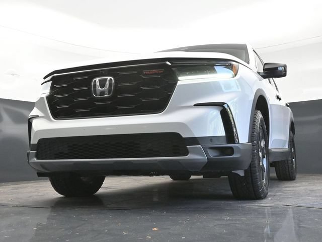 Used 2025 Honda Pilot TrailSport image 24