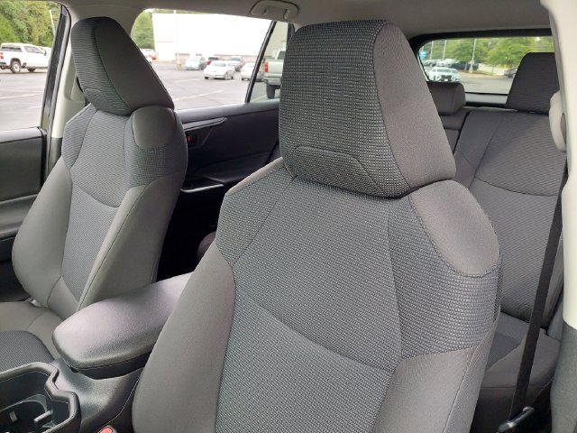 Used 2025 Toyota RAV4 LE AWD/4WD image 6