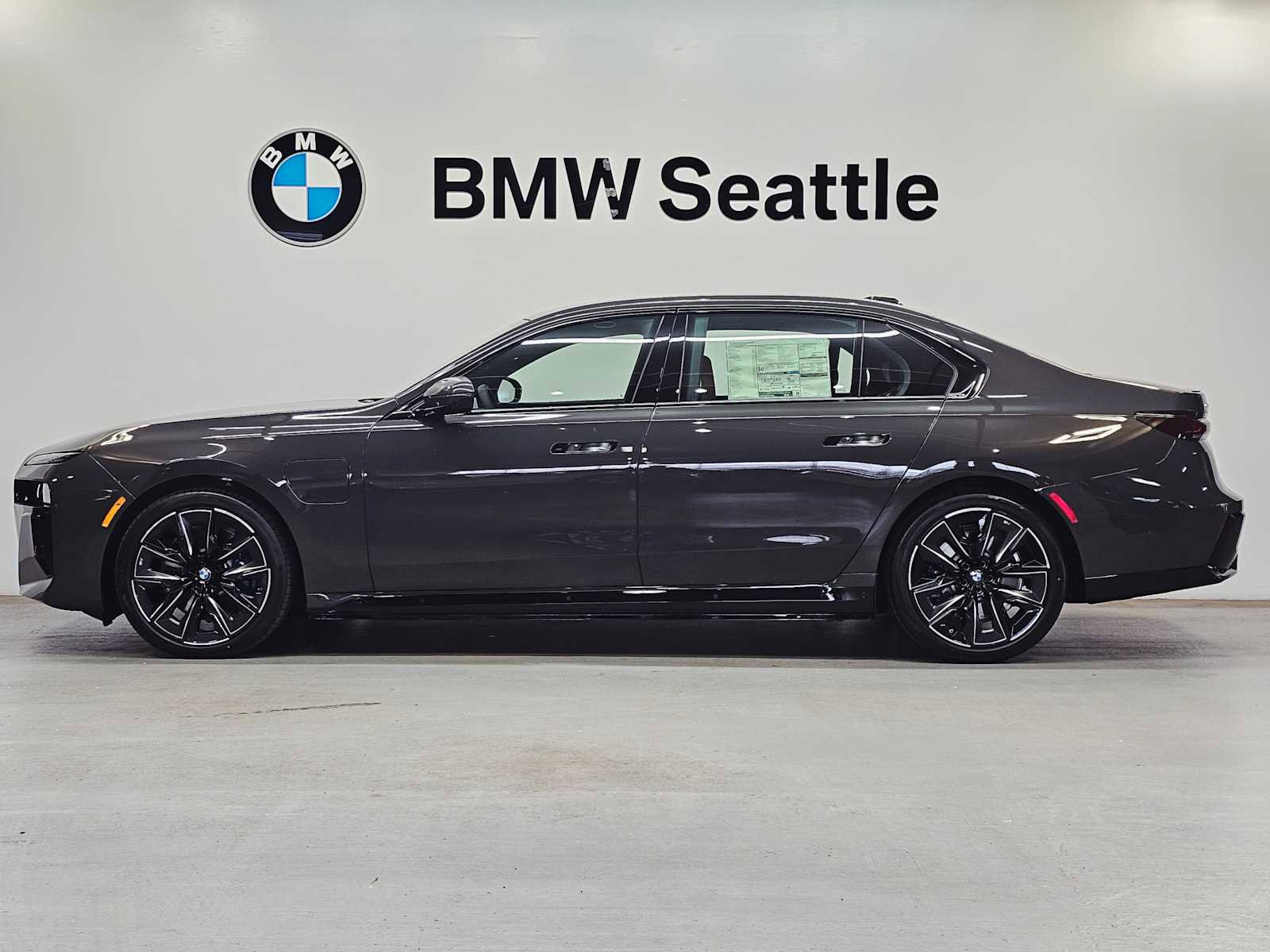 New 2026 BMW 750e xDrive w/ Executive Package image 3