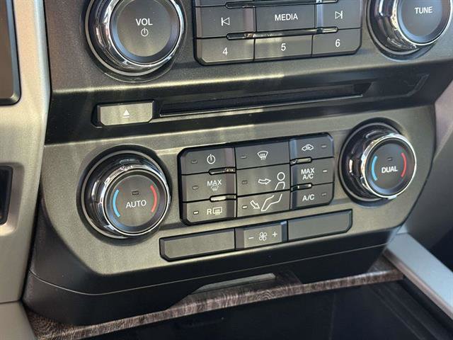 Used 2017 Ford F250 Lariat w/ Chrome Package image 18