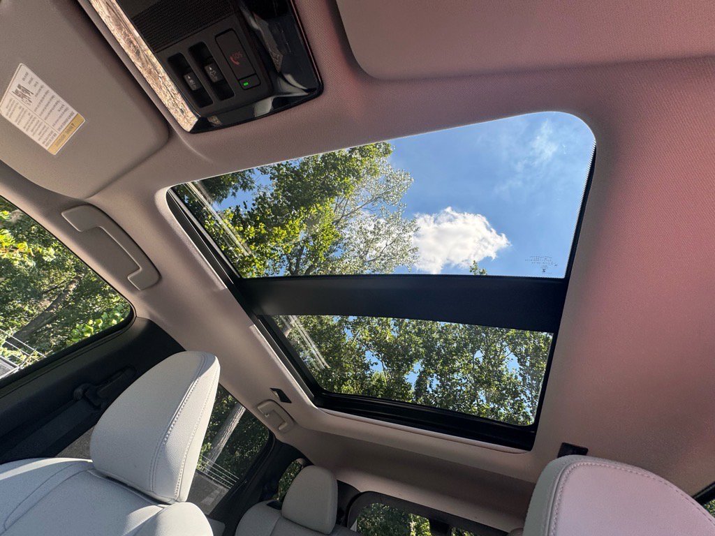 Used 2025 Mitsubishi Outlander AWD image 37