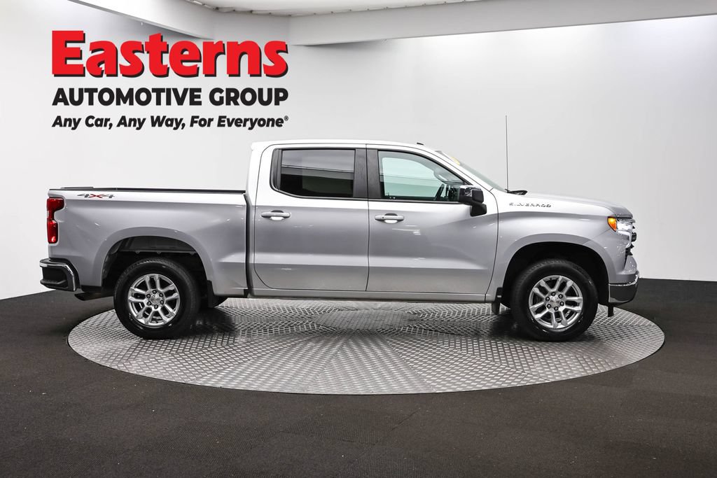 Used 2022 Chevrolet Silverado 1500 LT AWD/4WD image 4