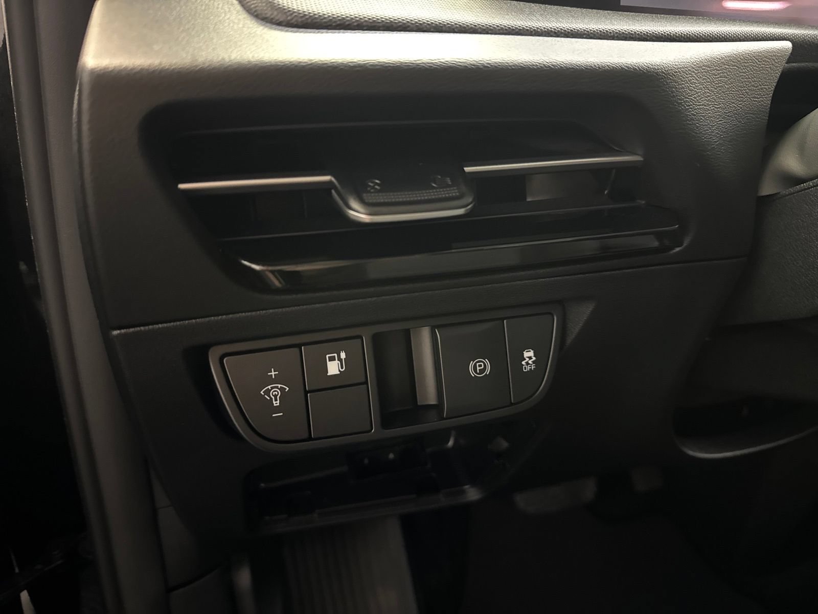 Used 2024 Kia EV6 Light AWD/4WD image 24