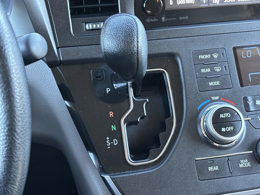 Used 2017 Toyota Sienna LE image 23