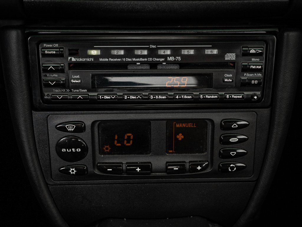 Used 2001 Porsche 911 Carrera 4 image 32