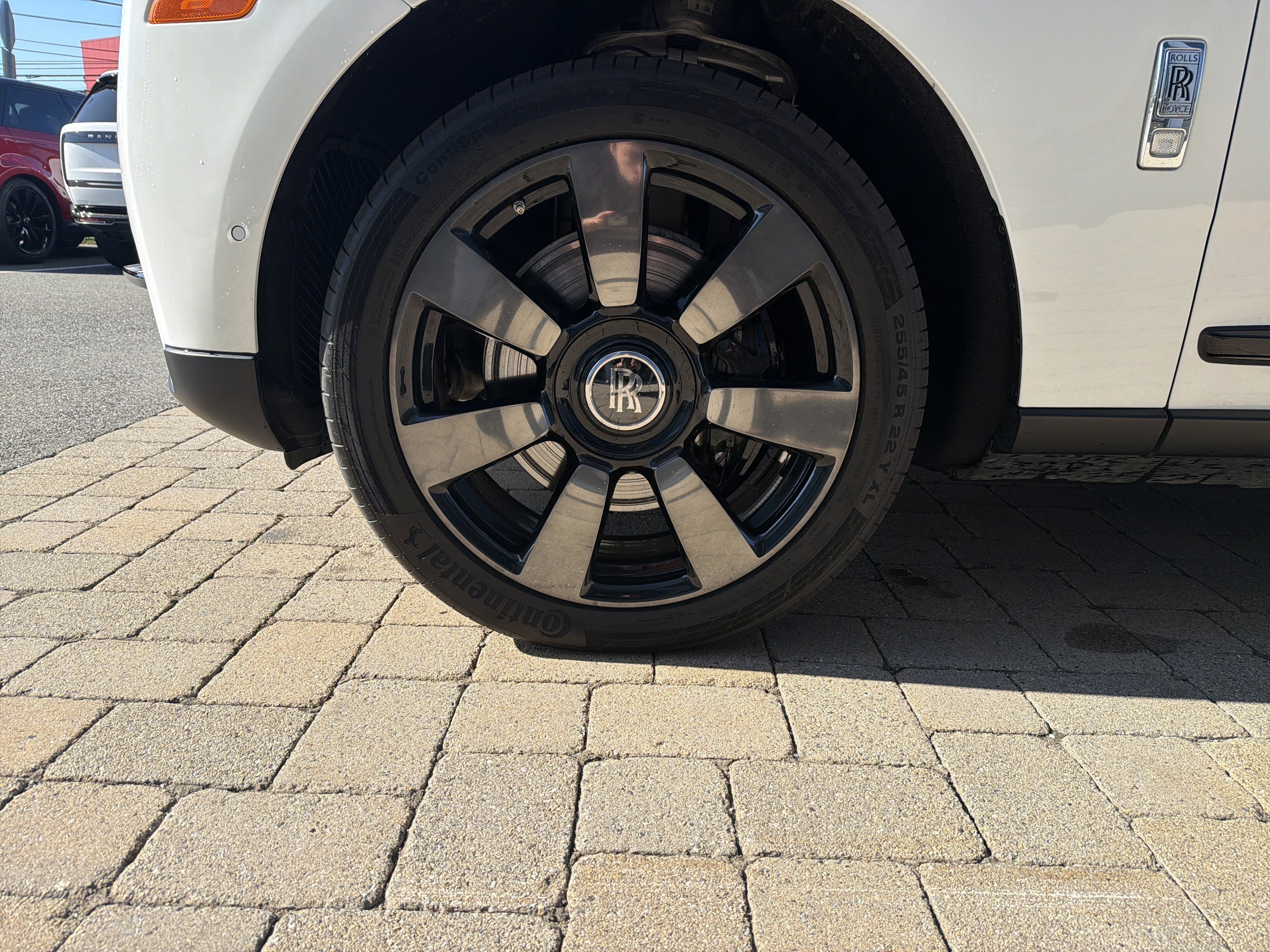 Used 2024 Rolls-Royce Cullinan w/ Dark Exterior Package image 12