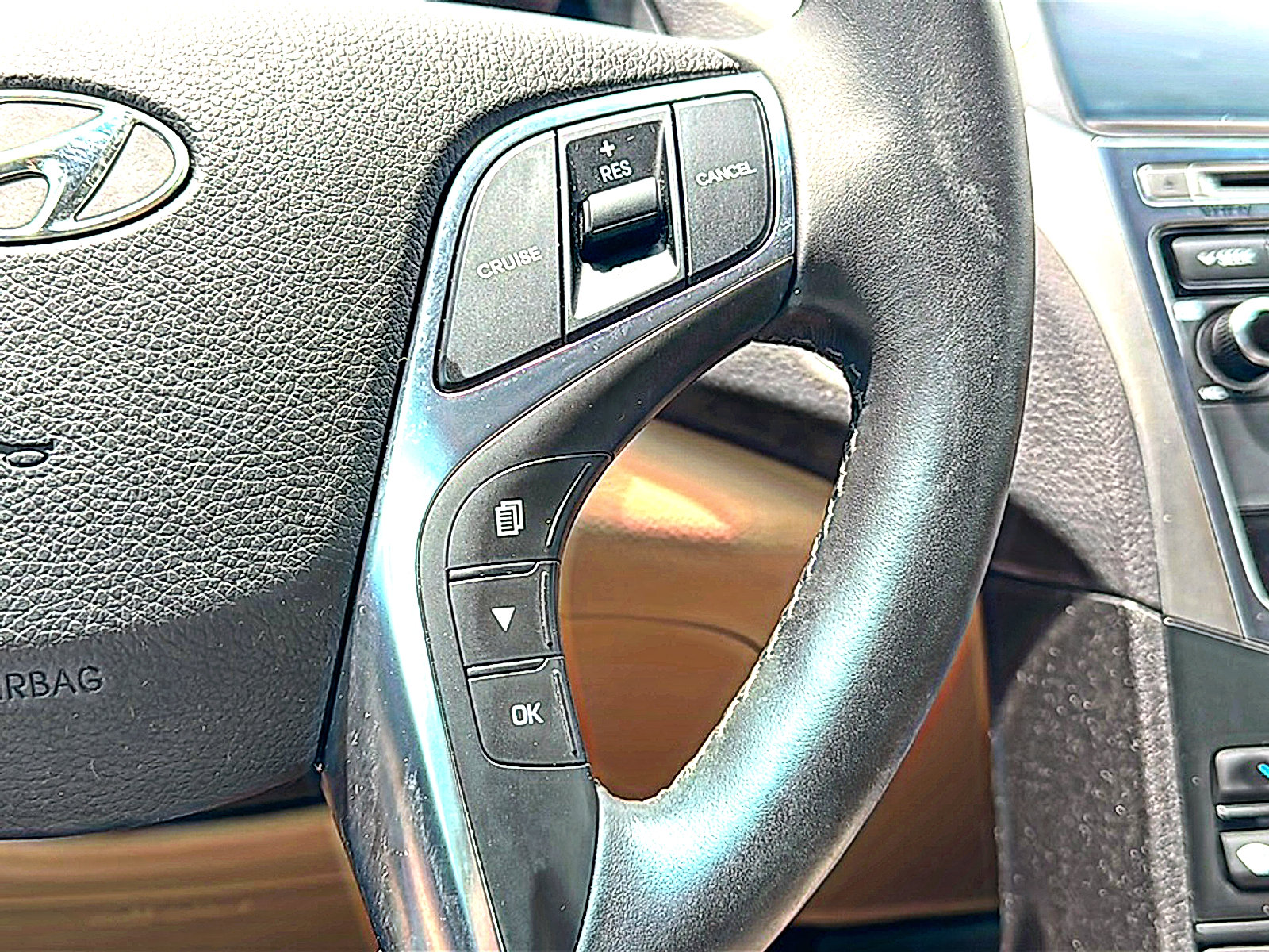 Used 2017 Hyundai Azera FWD image 29