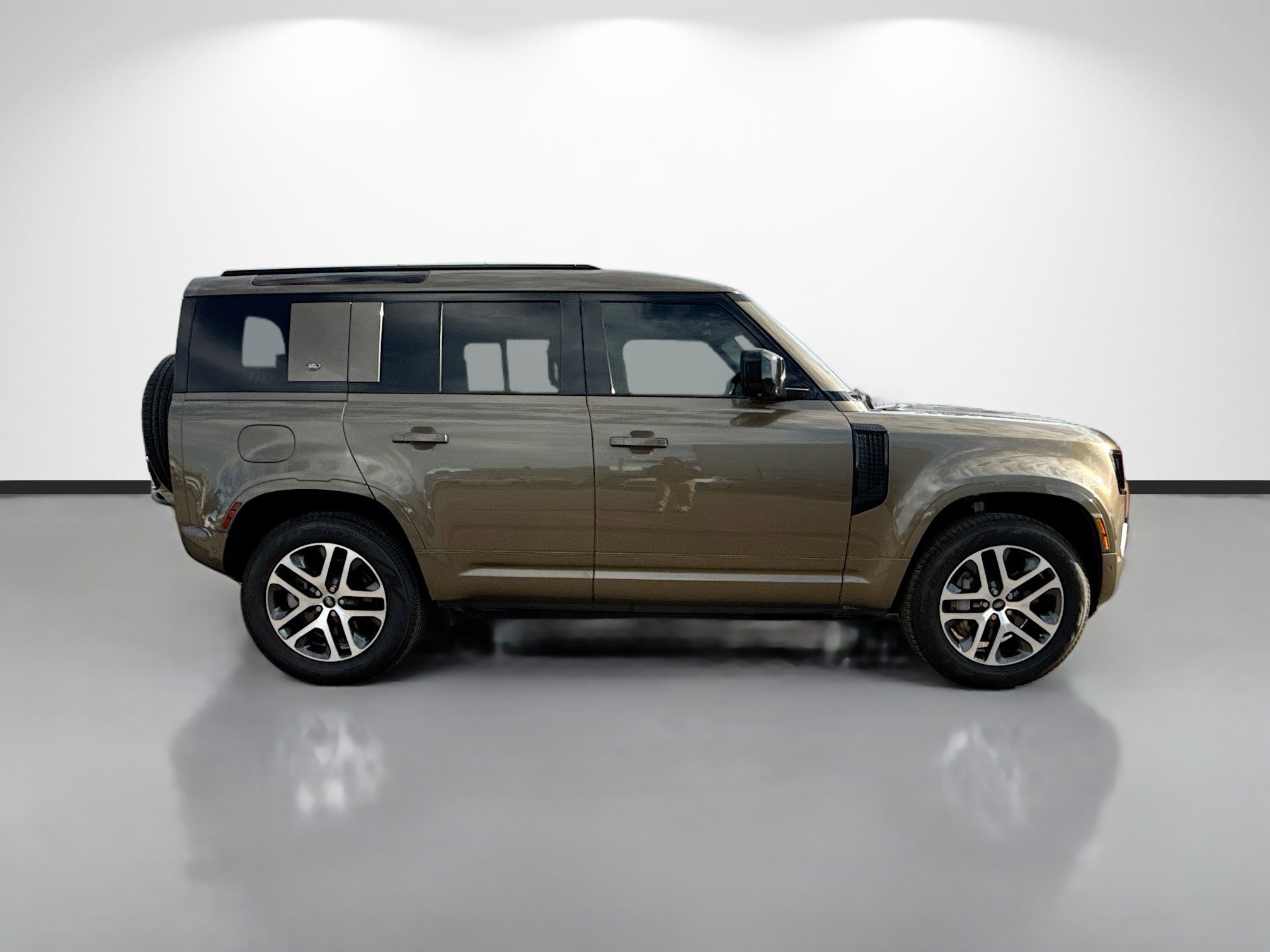 Certified 2022 Land Rover Defender 110 XS Edition image 6