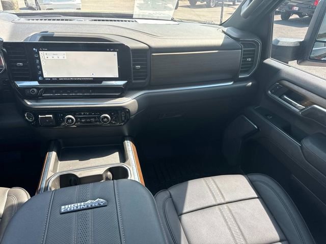 Used 2024 Chevrolet Silverado 2500 High Country w/ Technology Package AWD/4WD image 18