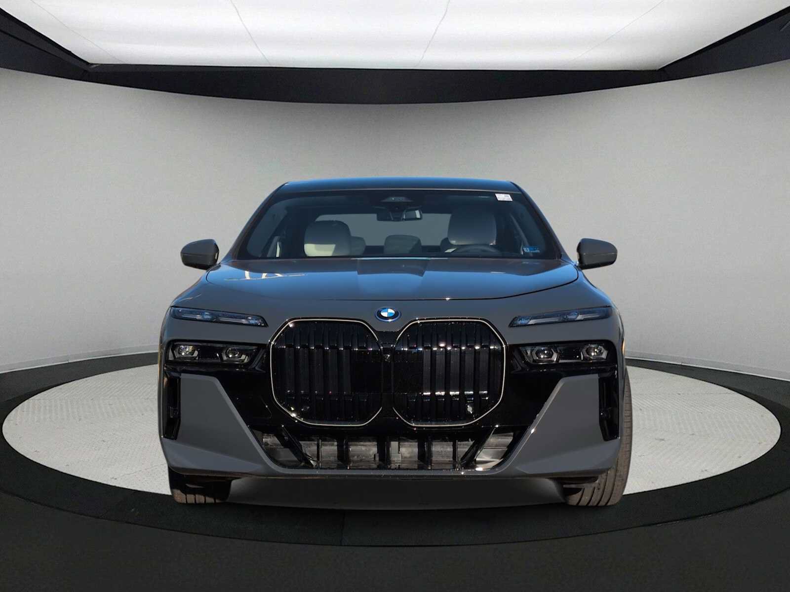 Used 2026 BMW 750e xDrive w/ Executive Package AWD/4WD image 3