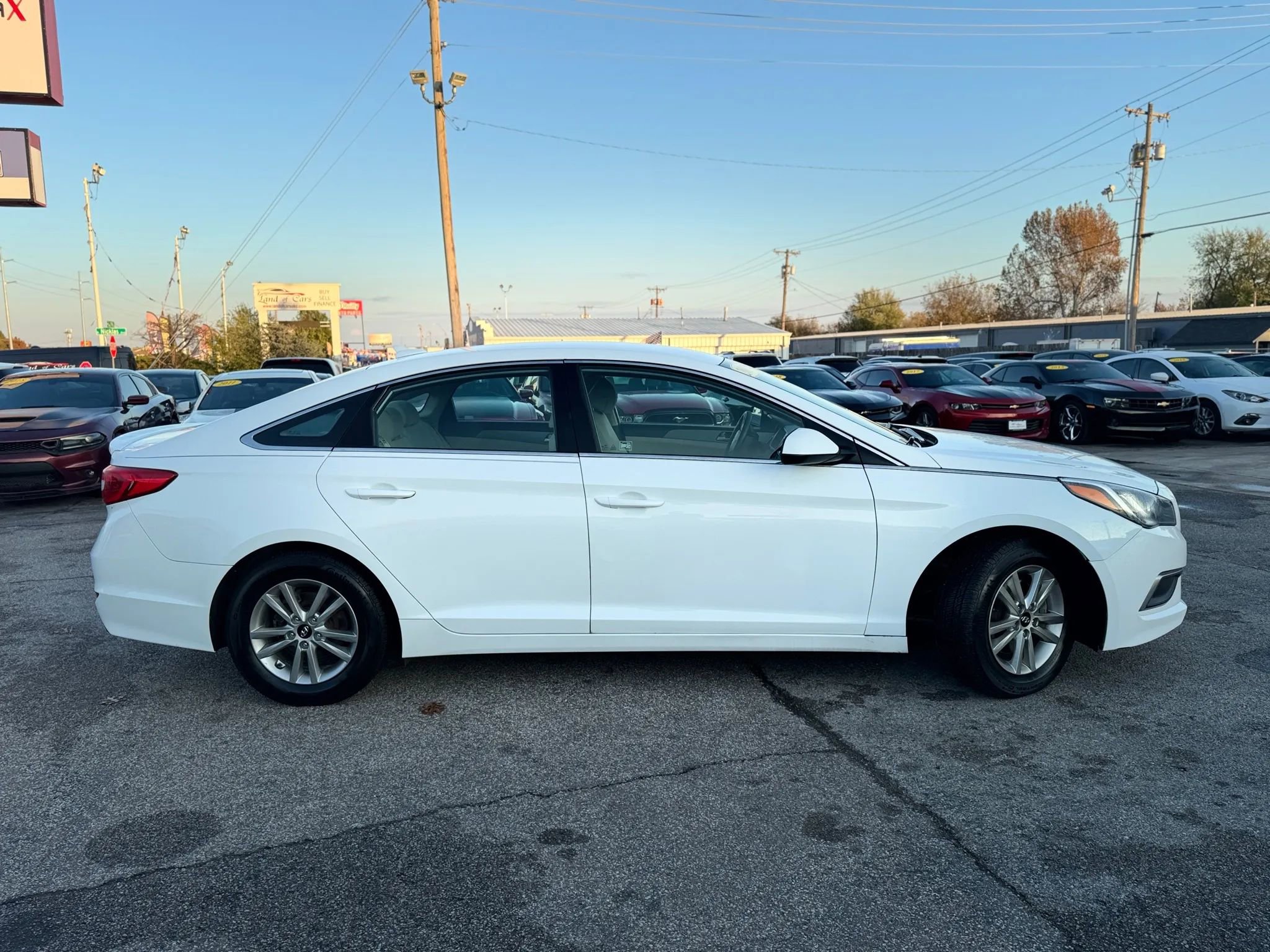 Used 2017 Hyundai Sonata SE image 2