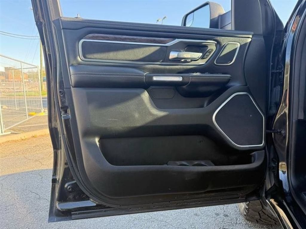 Used 2019 RAM 1500 Laramie AWD/4WD image 17