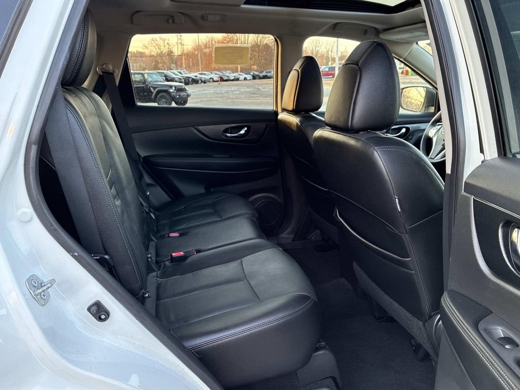 Used 2016 Nissan Rogue SL w/ SL Premium Package image 11