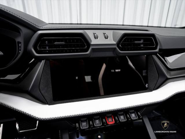 Used 2026 Lamborghini Urus SE AWD/4WD image 25