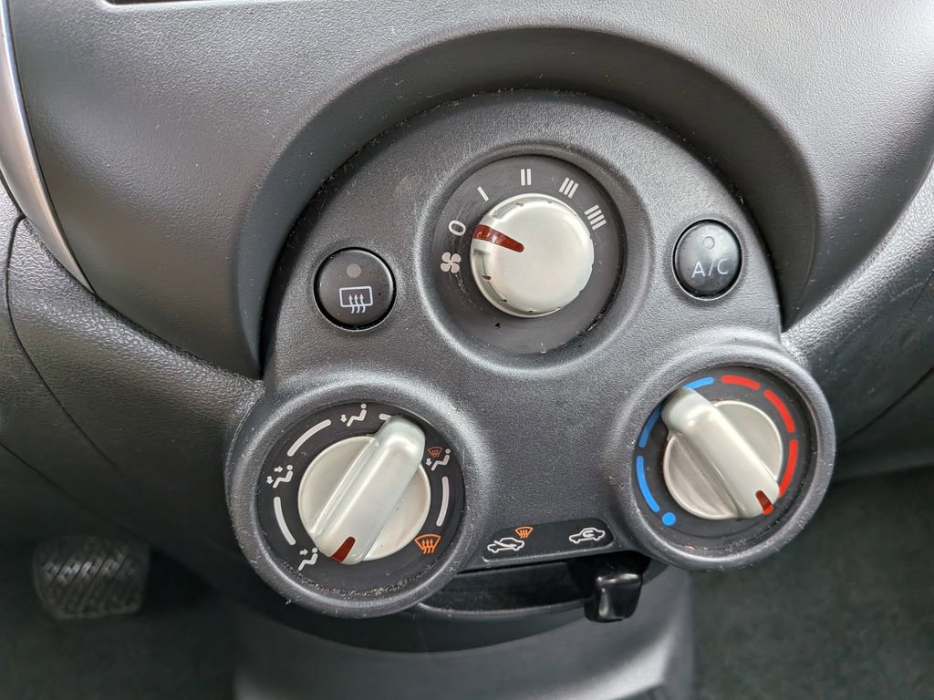 Used 2014 Nissan Versa SV image 19