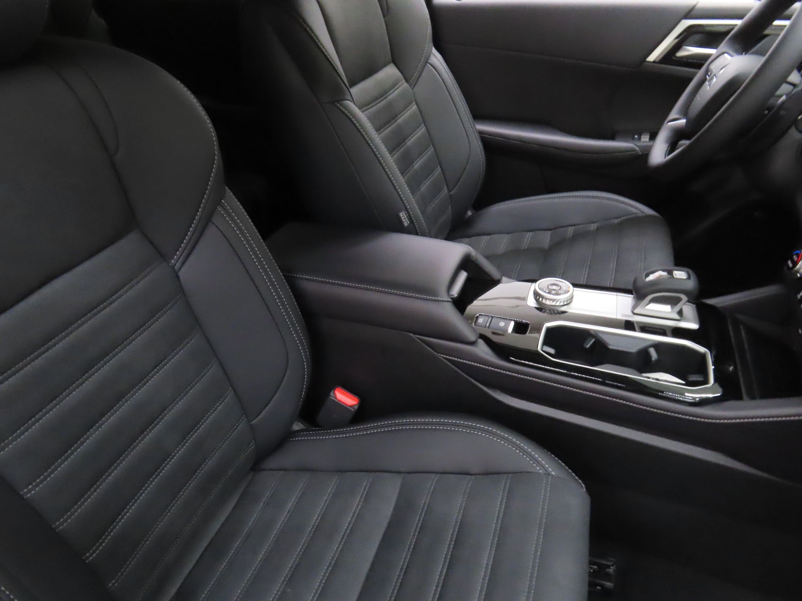 New 2025 Mitsubishi Outlander SE image 25