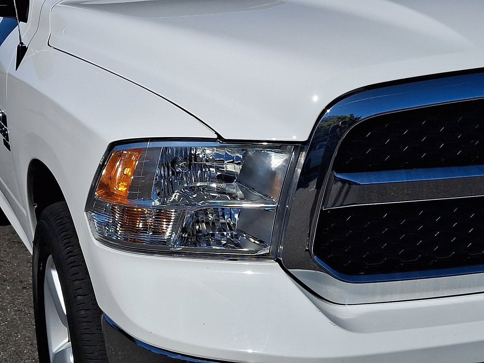 Used 2024 RAM 1500 Classic SLT AWD/4WD image 9