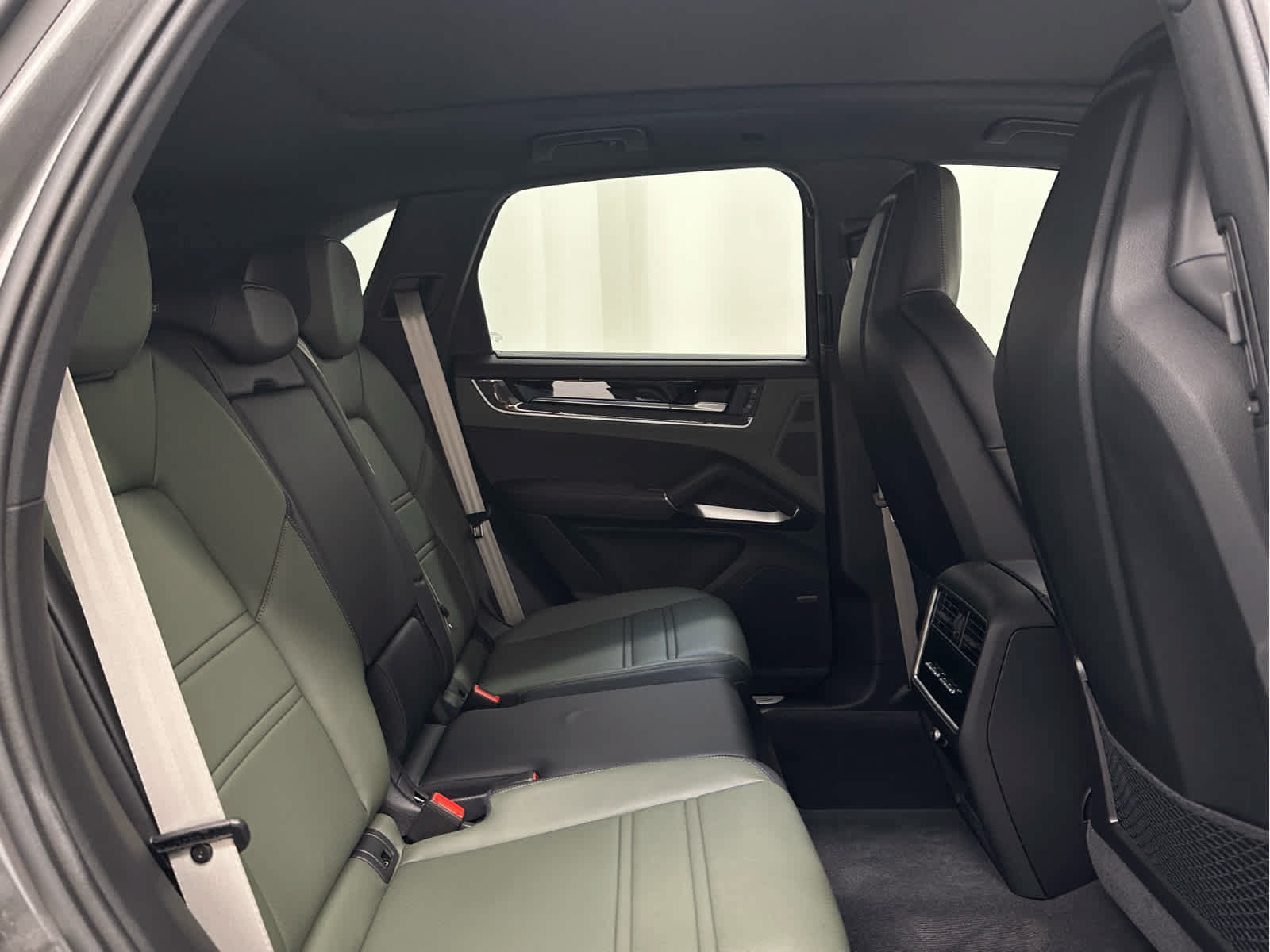 Used 2025 Porsche Cayenne S AWD/4WD image 21