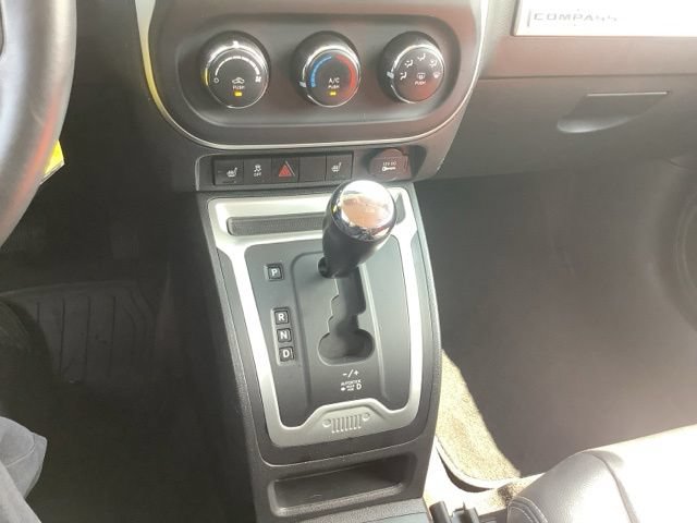 Used 2014 Jeep Compass Latitude FWD image 30
