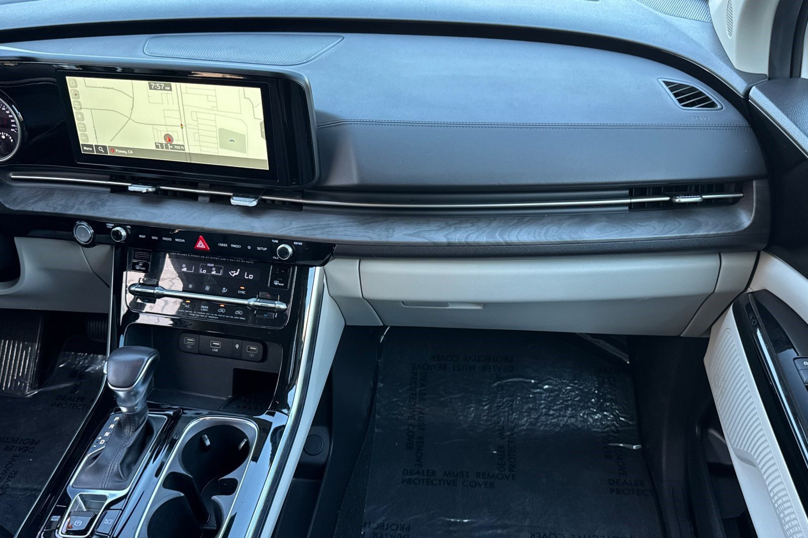 Used 2024 Kia Carnival EX FWD image 32
