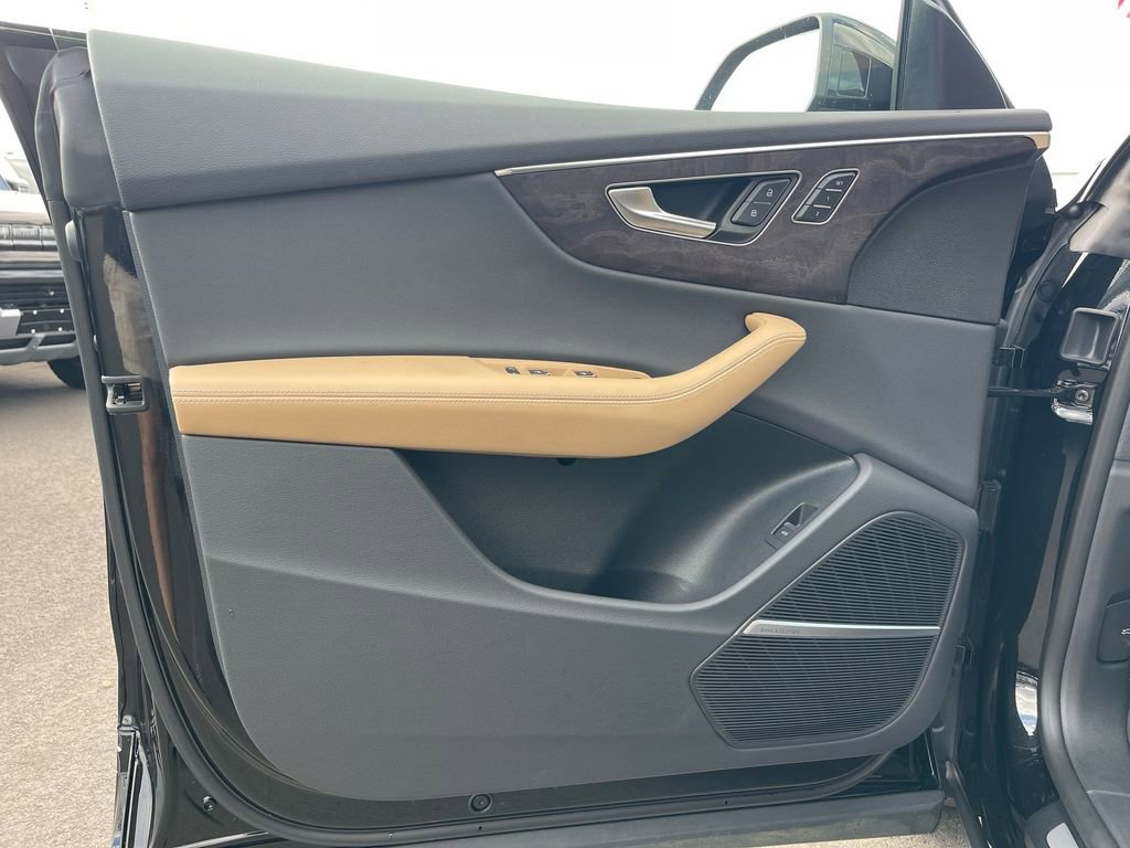 Used 2024 Audi Q8 Prestige image 29