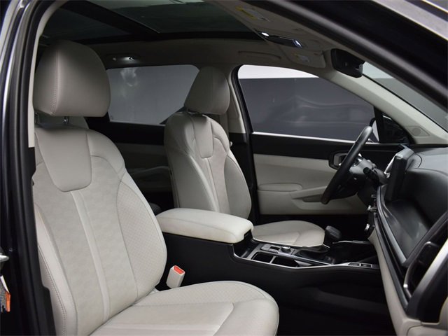 Certified 2025 Kia Sorento S w/ Panoramic Sunroof Package image 13