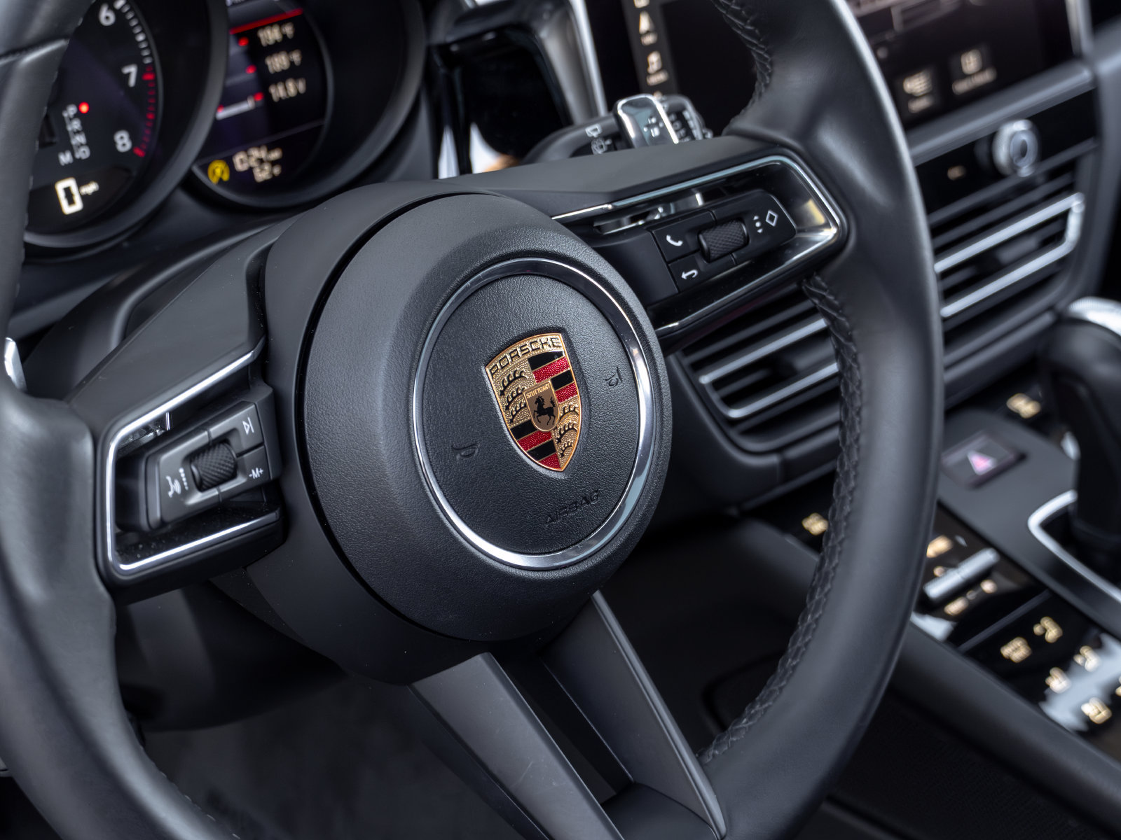 Certified 2026 Porsche Macan AWD/4WD image 39