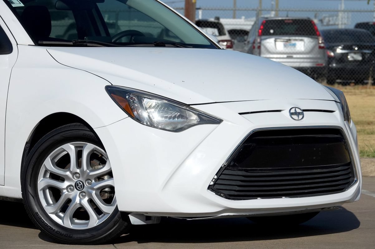 Used 2016 Scion iA FWD image 17