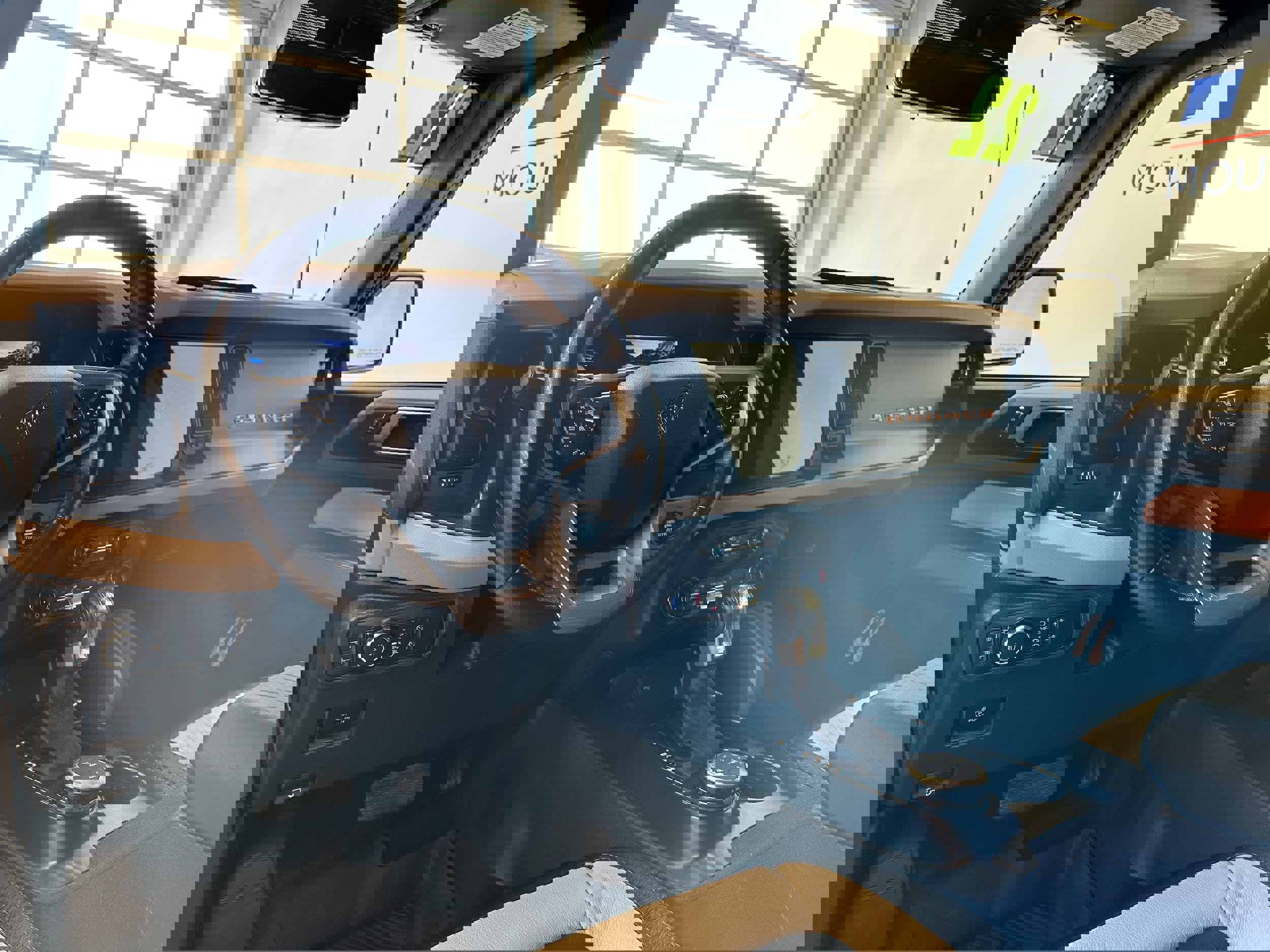 Used 2022 Ford Bronco Wildtrak image 9