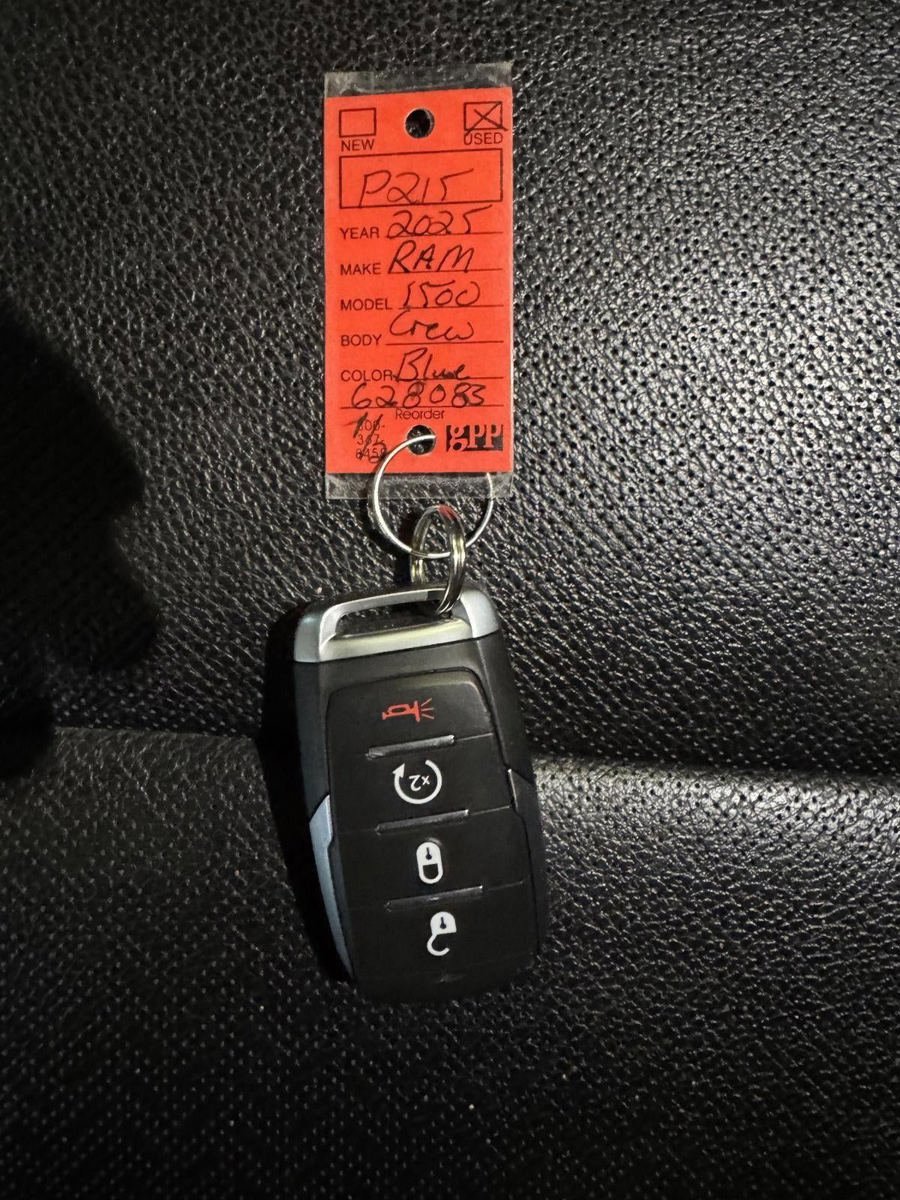 Used 2025 RAM 1500 Laramie AWD/4WD image 37
