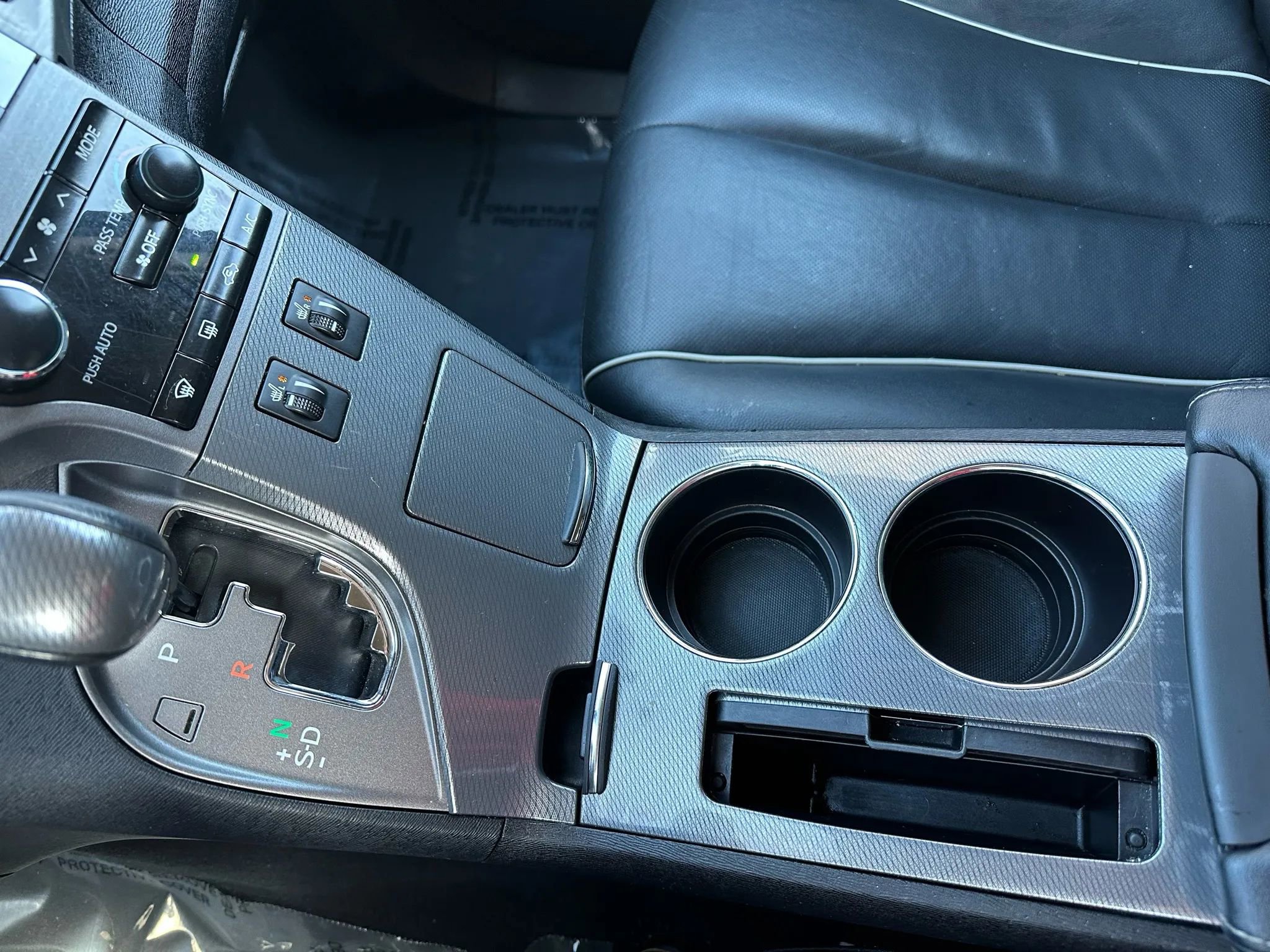 Used 2015 Toyota Venza XLE image 32