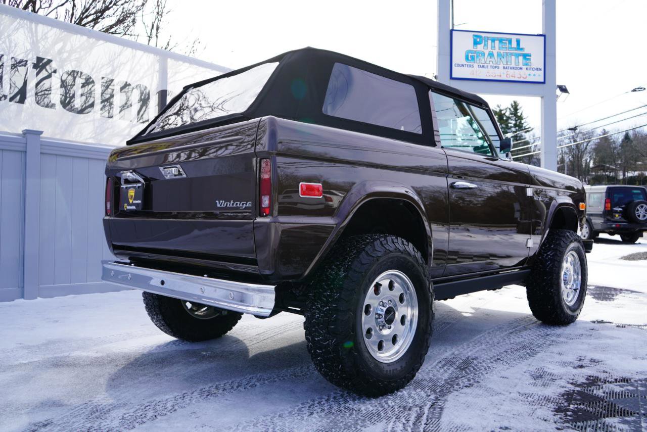 Used 2025 Ford Bronco Badlands image 6