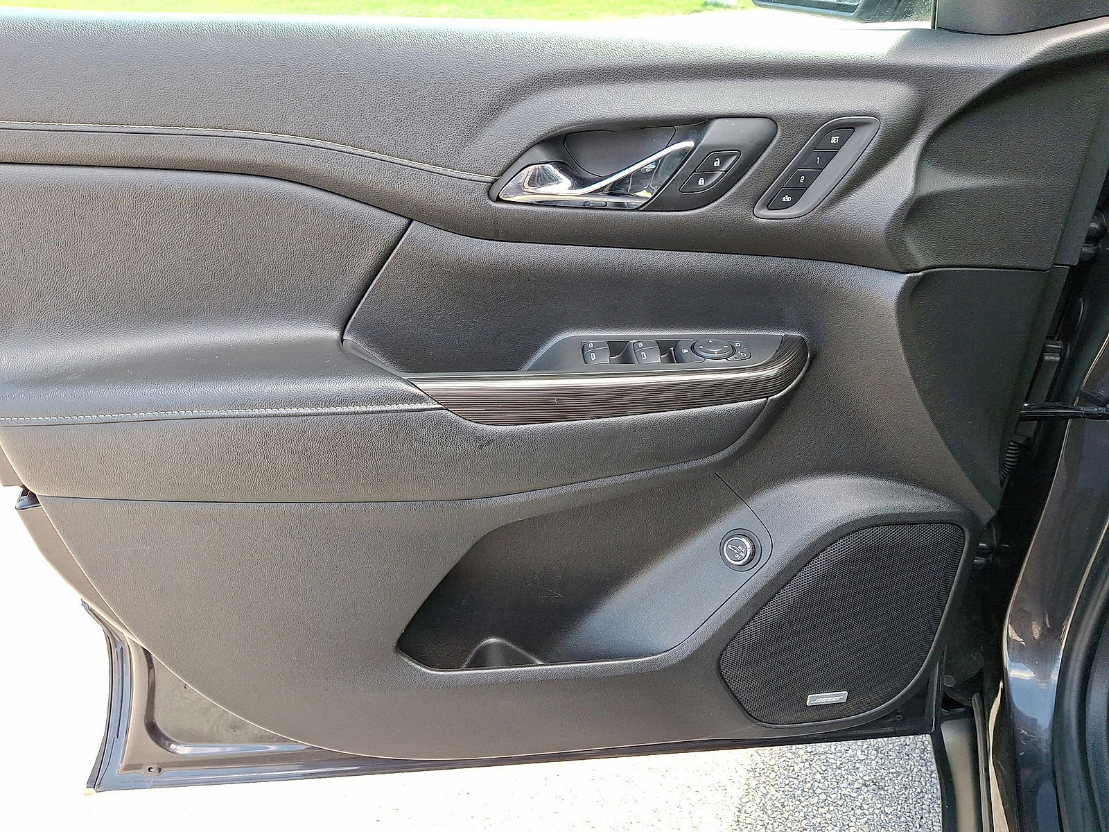 Certified 2019 GMC Acadia SLT w/ LPO, Floor Liner Package image 10