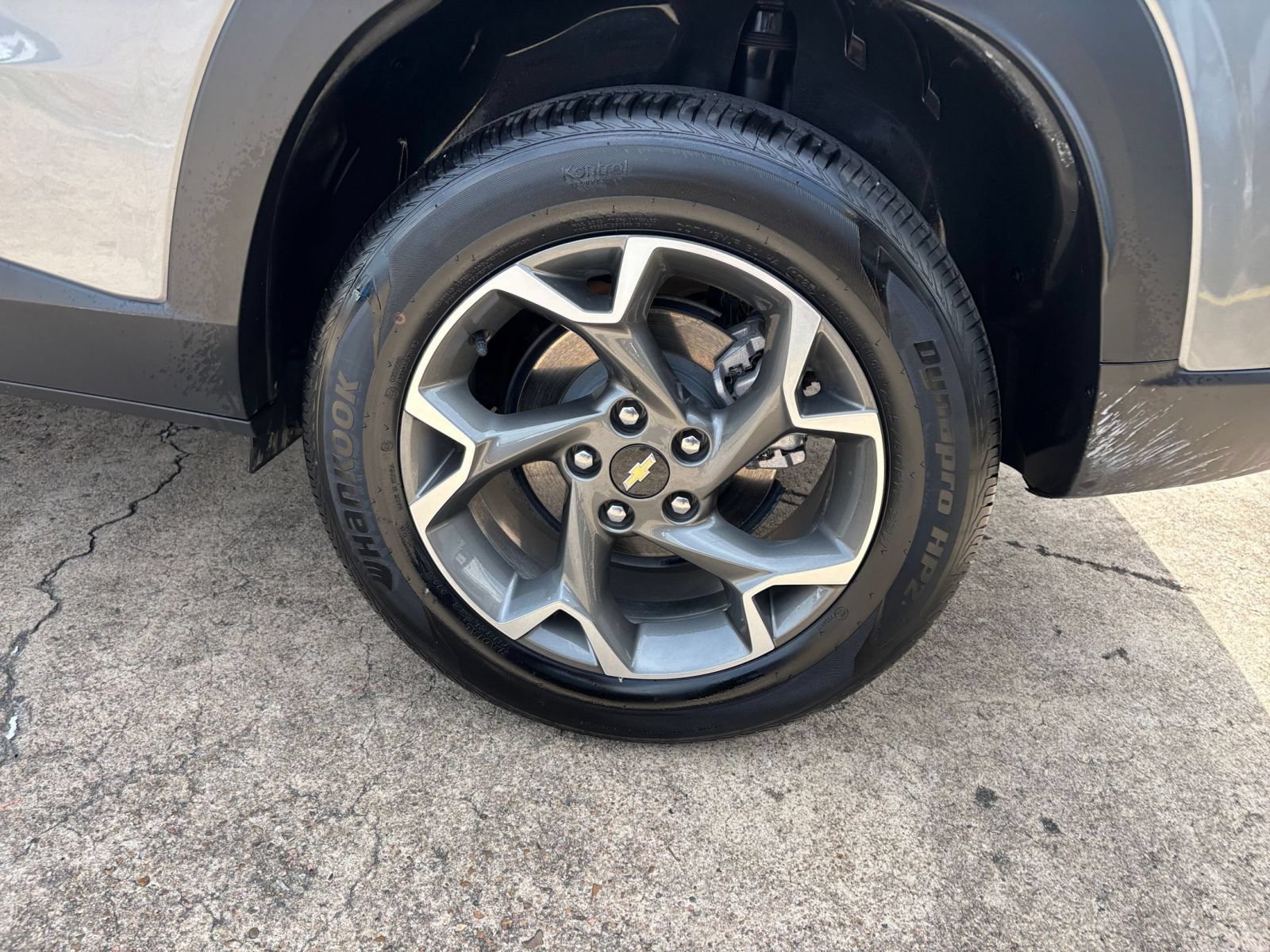 Used 2025 Chevrolet Trax LT FWD image 24
