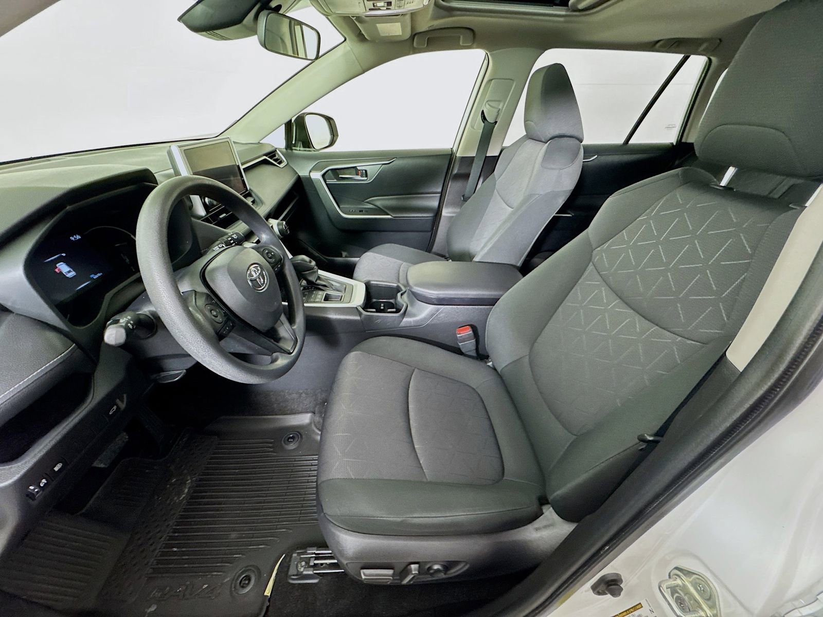 Used 2023 Toyota RAV4 XLE w/ Convenience Package image 17