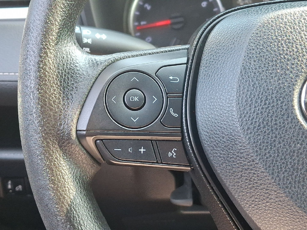 Used 2021 Toyota RAV4 LE AWD/4WD image 22
