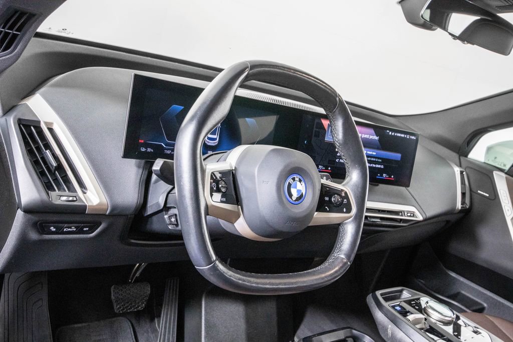 Used 2022 BMW iX xDrive50 w/ Premium Package image 16