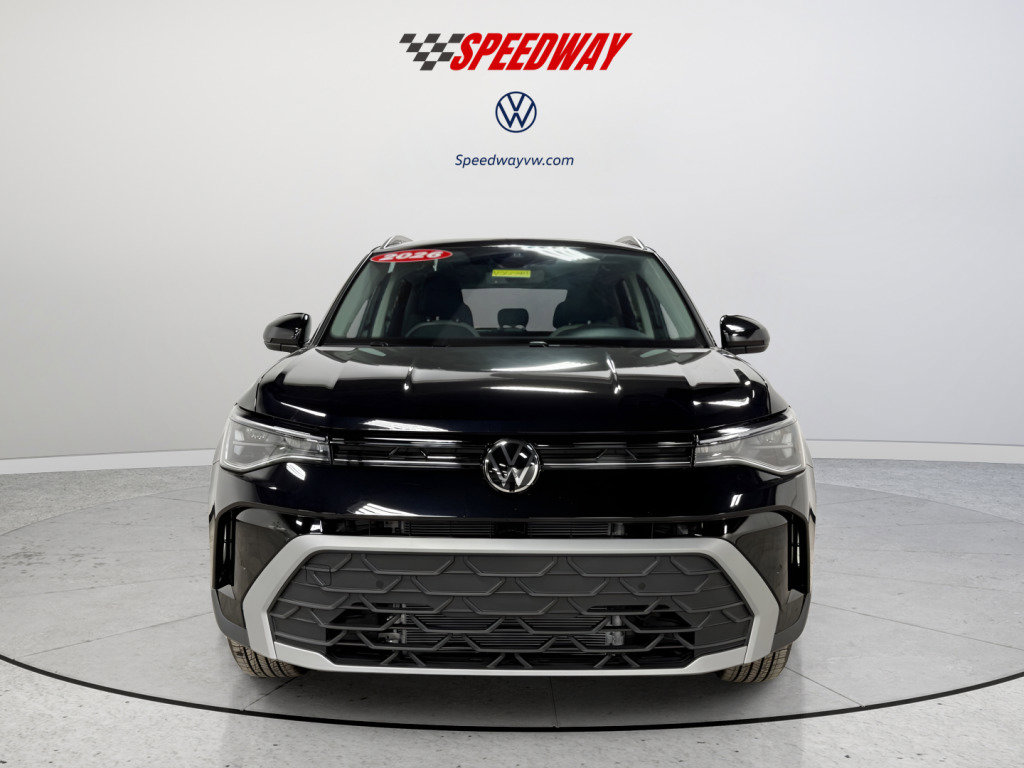 New 2026 Volkswagen Taos SE image 2